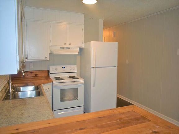 3rd image of 386 Carson Dr