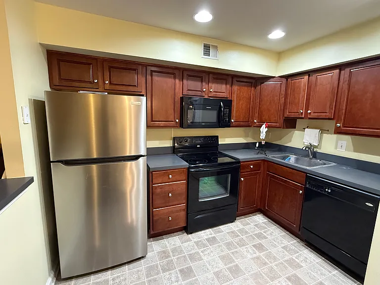 24 Hastings Dr #24 — Photo 12