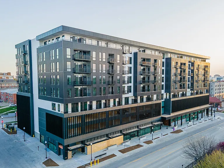 37 West Farnam — Photo 36