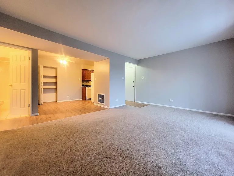 Sandalwood Dr — Photo 1