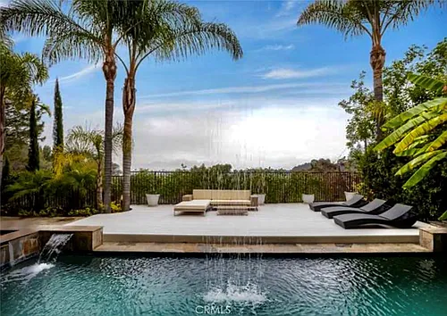 7218 Mulholland Dr Photo 1