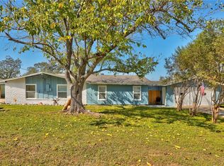 110 Lakeshore Dr, Burnet, TX 78611