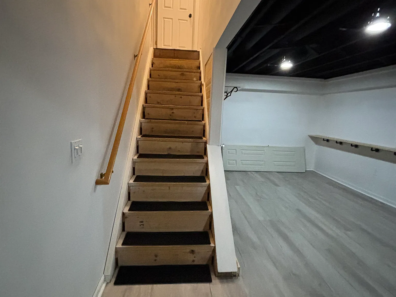 3 bed, 1342 sqft, $2,900 — Photo 2