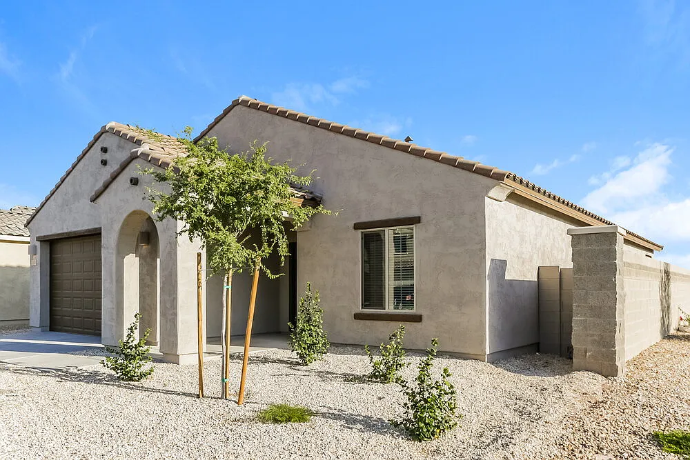 4 bed, 2.0 bath, 2137 sqft, $2,360 — Photo 3