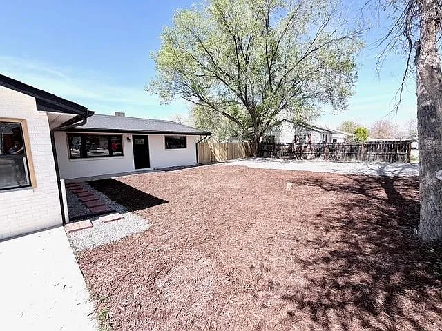 239 Nancy St — Photo 3