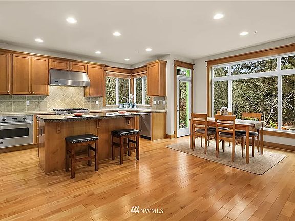 5th image of 2377 23rd Ln NE