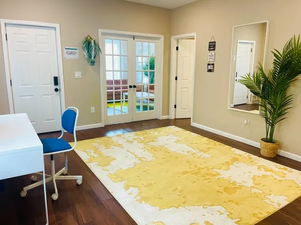 2621 Edwin St Floor 2, Hamtramck, MI 48212