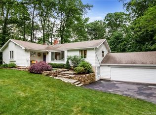 145 Natchaug Dr, Glastonbury, CT 06033