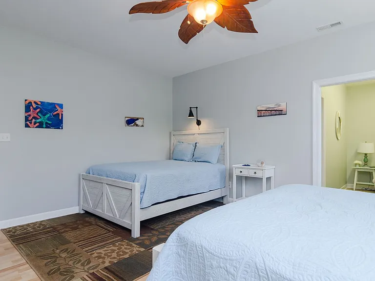 102 Moorefield Dr — Photo 32