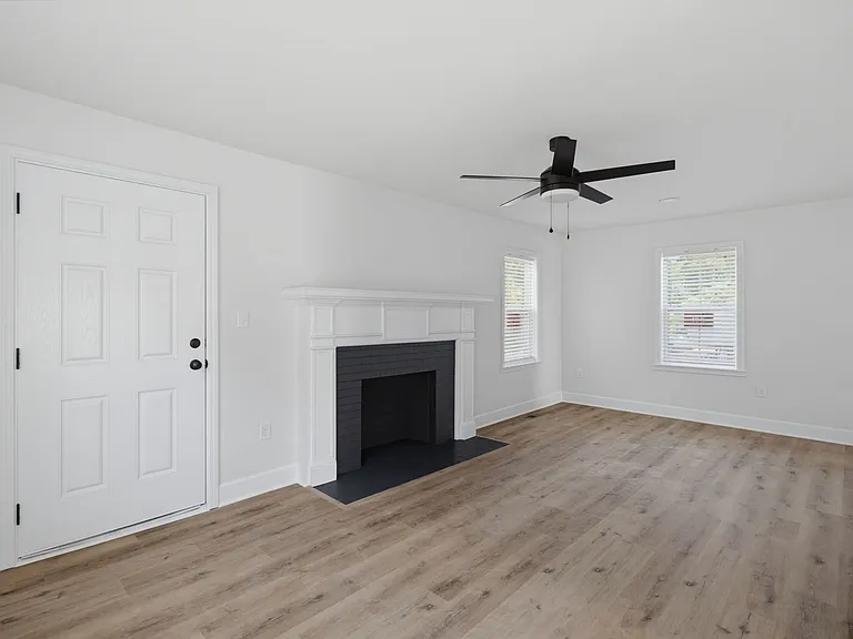 1370 Seminole Dr — Photo 11