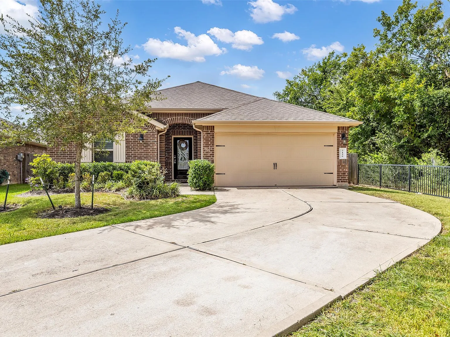 4 bed, 2.0 bath, 2024 sqft, $2,400 — Photo 1