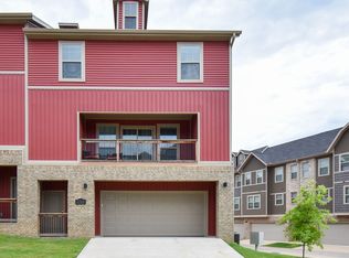 2798 W Blackstone Xing, Fayetteville, AR 72704