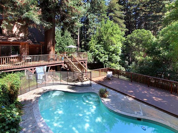 3rd image of 819 Hillcrest Dr