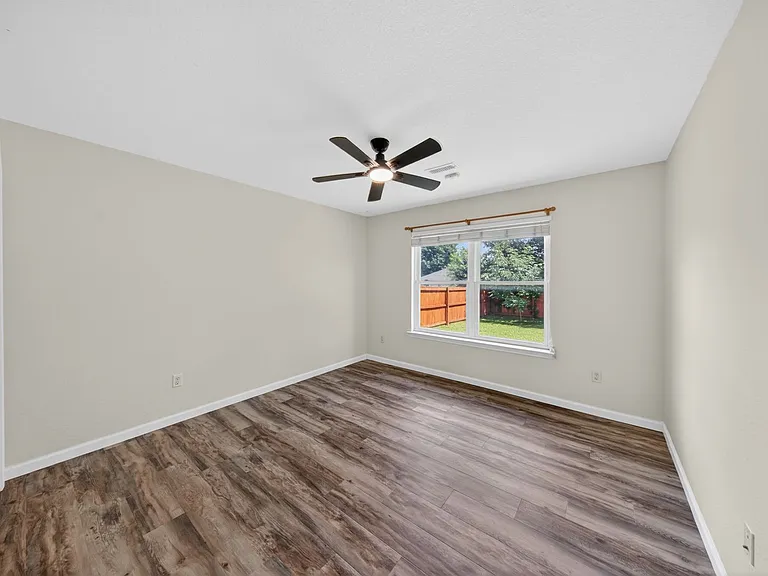 903 Tyra Ln — Photo 23