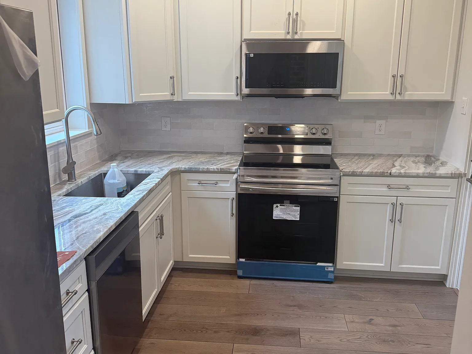 5 bed, $4,500 — Photo 1