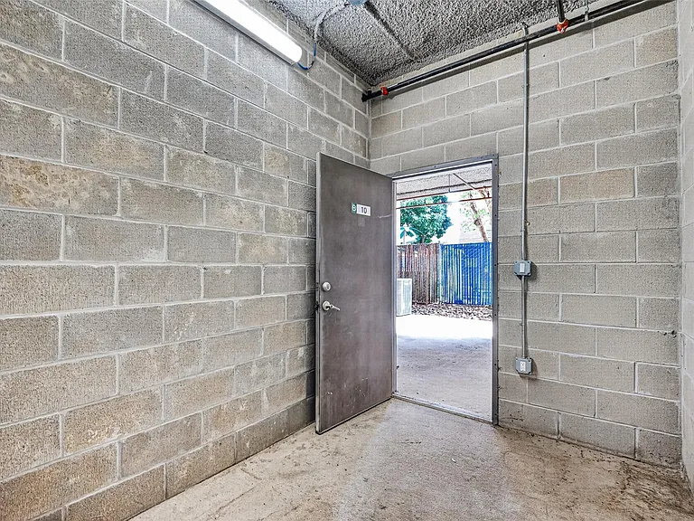 2401 Crawford St #B209 — Photo 37