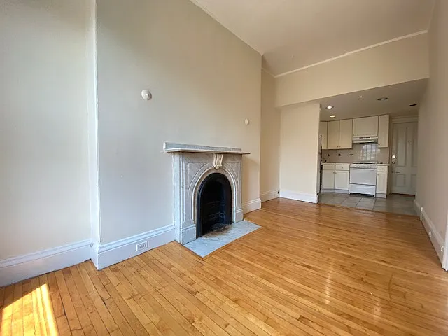 1 bed, 425 sqft, $2,850 — Photo 2