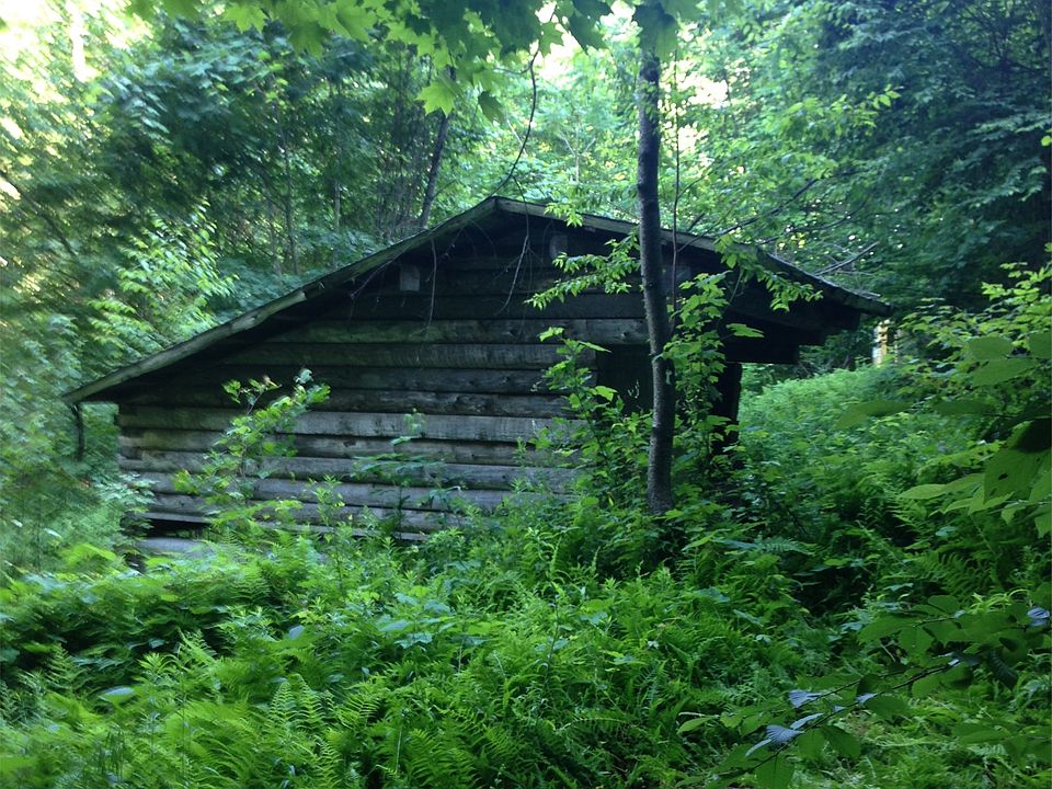 2nd image of 32 William St