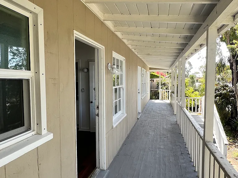 2200 S Coast Hwy #B — Photo 3