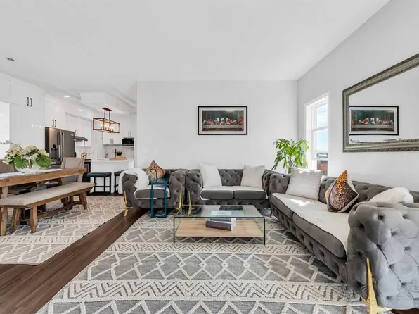 539 E Lakeview Pl, Chestermere, AB T1X 0A3