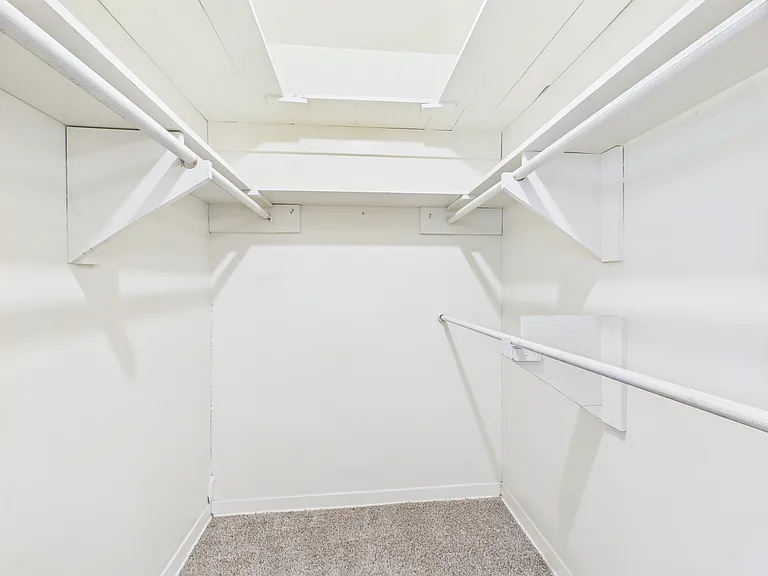 1402 Village Dr — Photo 16