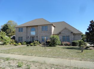 1655 Devonshire Dr, Seymour, IN 47274