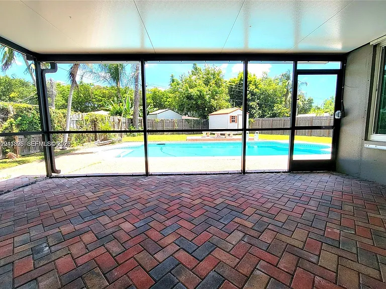 5721 Jefferson St — Photo 25
