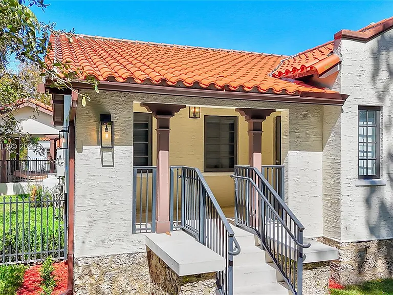 519 Alhambra Cir — Photo 42