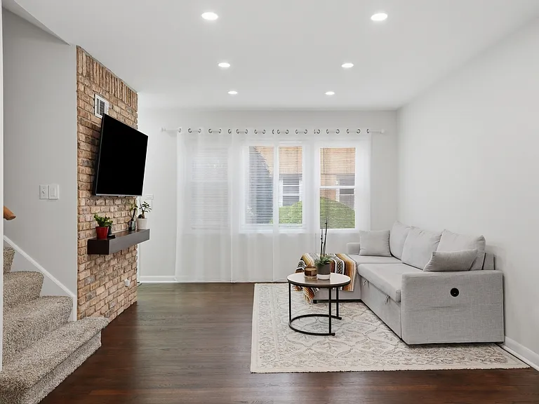 221 S Maple Ave #C — Photo 4