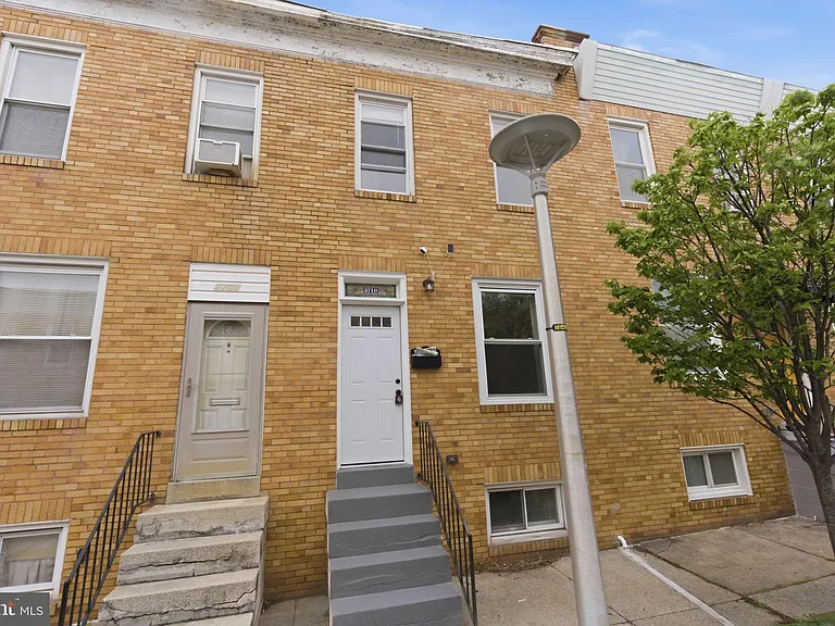 2710 Mura St — Photo 2