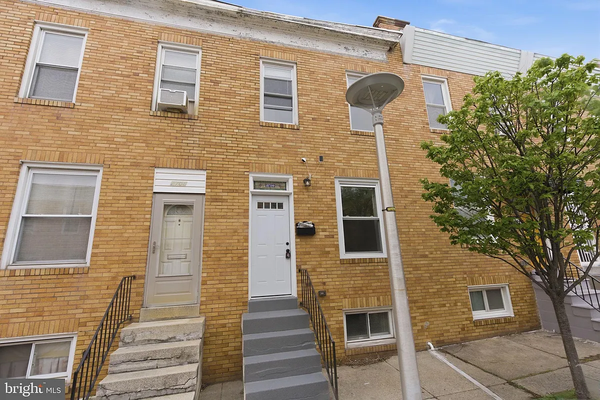 Building Photo - 2710 Mura St