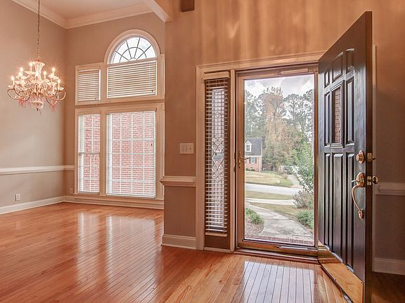 4th image of 380 Clubland Cir SE
