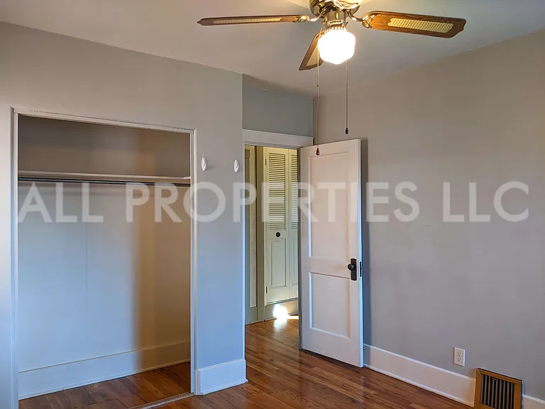 557 S Race St — Photo 21