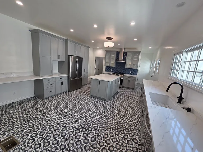 351 S Detroit St #2 — Photo 6
