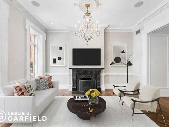 114 West 13th Street image 1 of 15