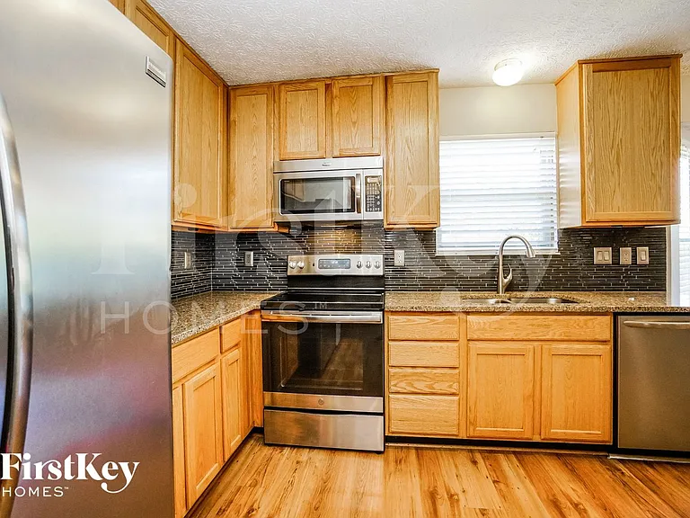 5856 Oldenburgh Way — Photo 8