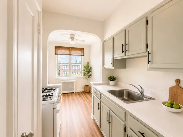 21-56 Steinway Street image 1 of 7