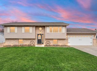 1235 Flower Hill Dr, Lowell, IN