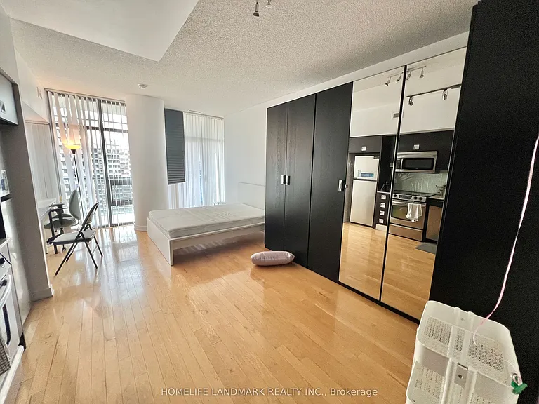 33 Charles St E #1604 — Photo 15