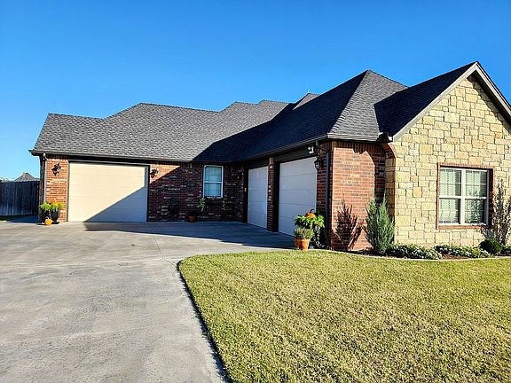 2nd image of 3516 Nicklaus Dr