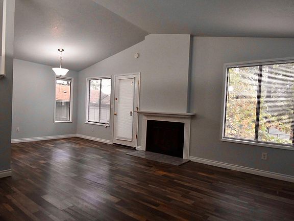 Vaulted ceiling /Fireplace