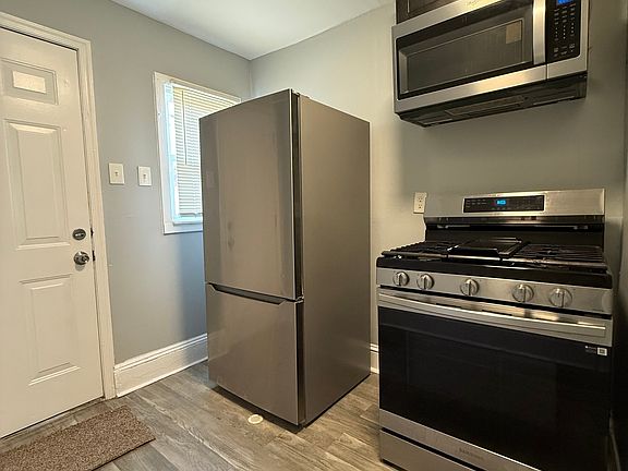 4th image of 103 Taylor St