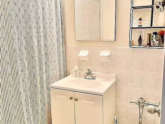 Rented by Century 21 Premier  | media 15