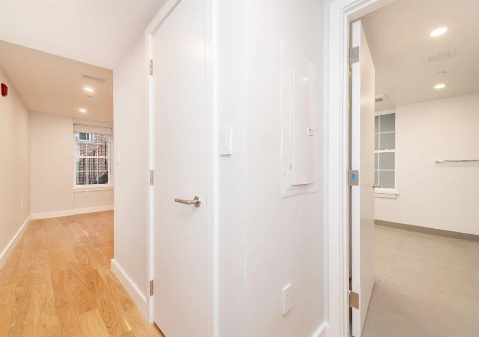 Modern, Renovated North End Studio with AC and No Fee! — Photo 4