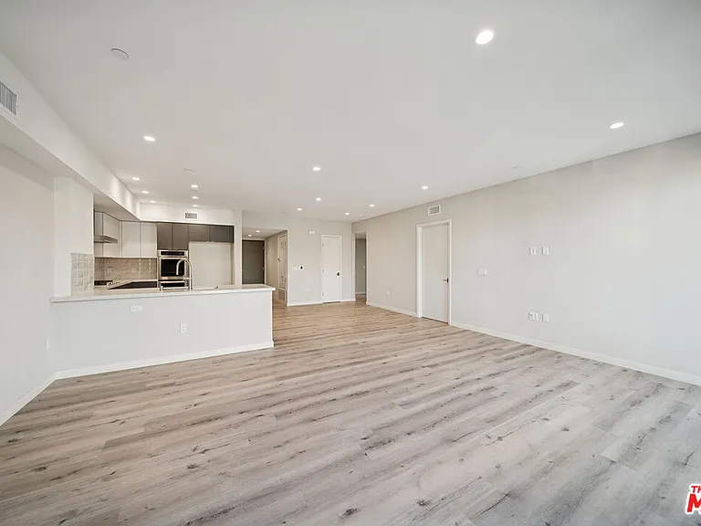 1051 S Corning St #501 — Photo 16
