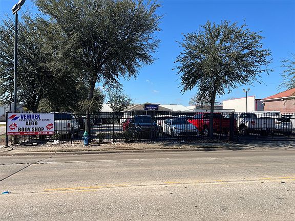 3rd image of 3410 Dunvale Rd