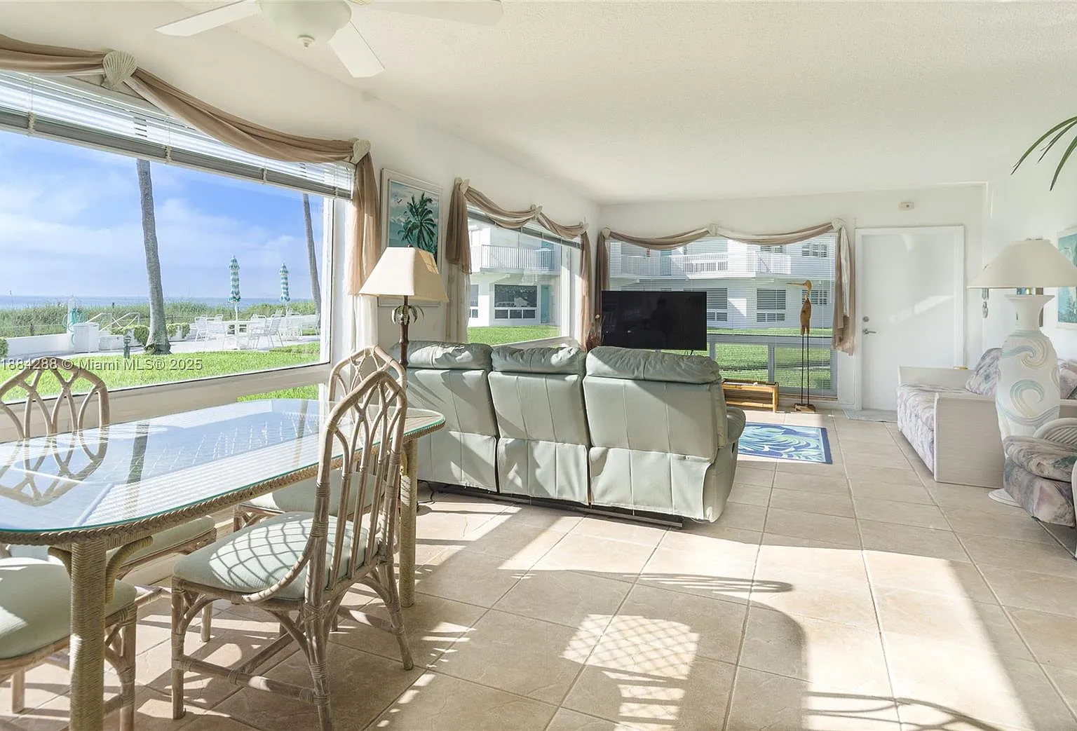 2 bed, 2.0 bath, 1300 sqft, $4,500 — Photo 4