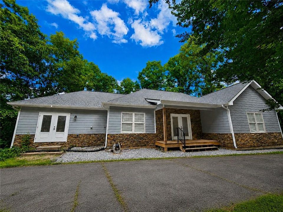 1st image of 330 Glenridge Dr