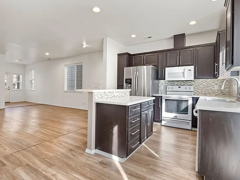 9284 SW Sweek Dr — Photo 11