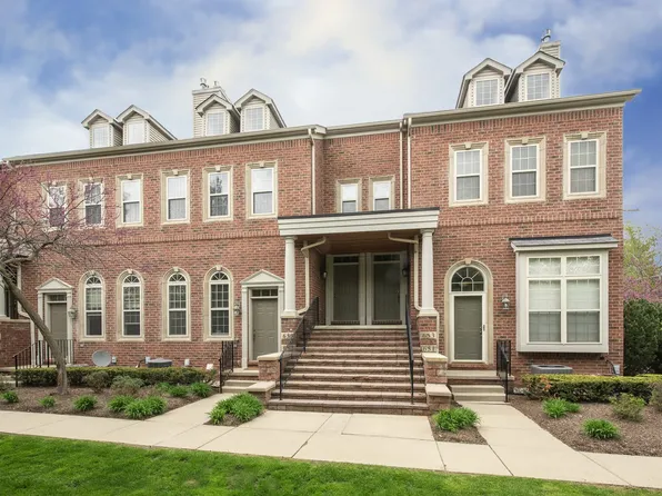 657 W River Park Village Blvd #1, Northville, MI 48167